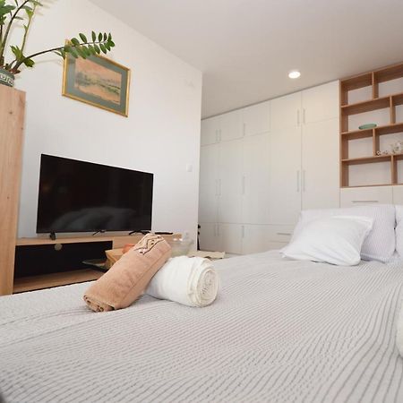 Shine24 - Spacious&bright apartment - NEW Novi Sad Exterior foto