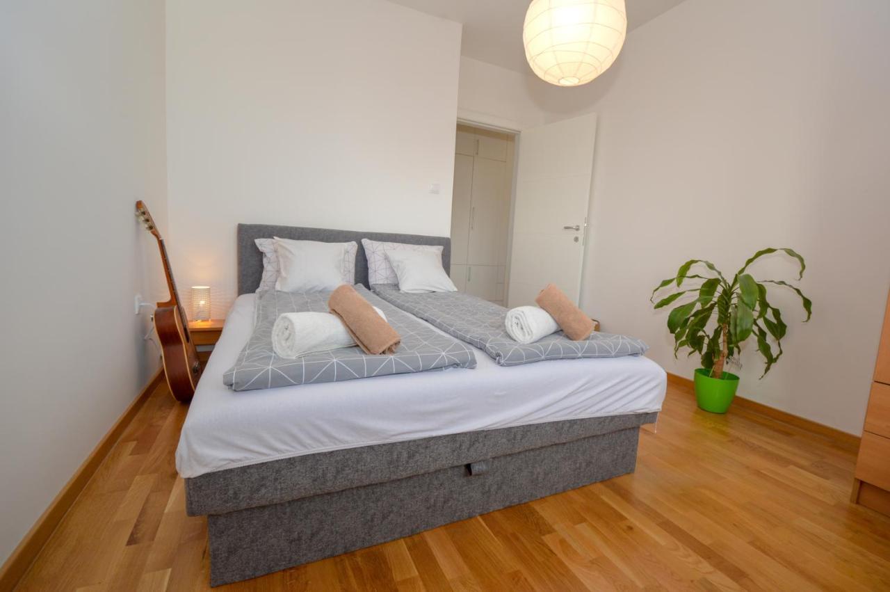 Shine24 - Spacious&bright apartment - NEW Novi Sad Exterior foto