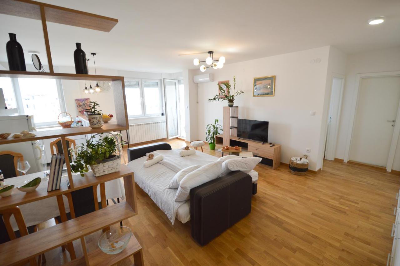 Shine24 - Spacious&bright apartment - NEW Novi Sad Exterior foto