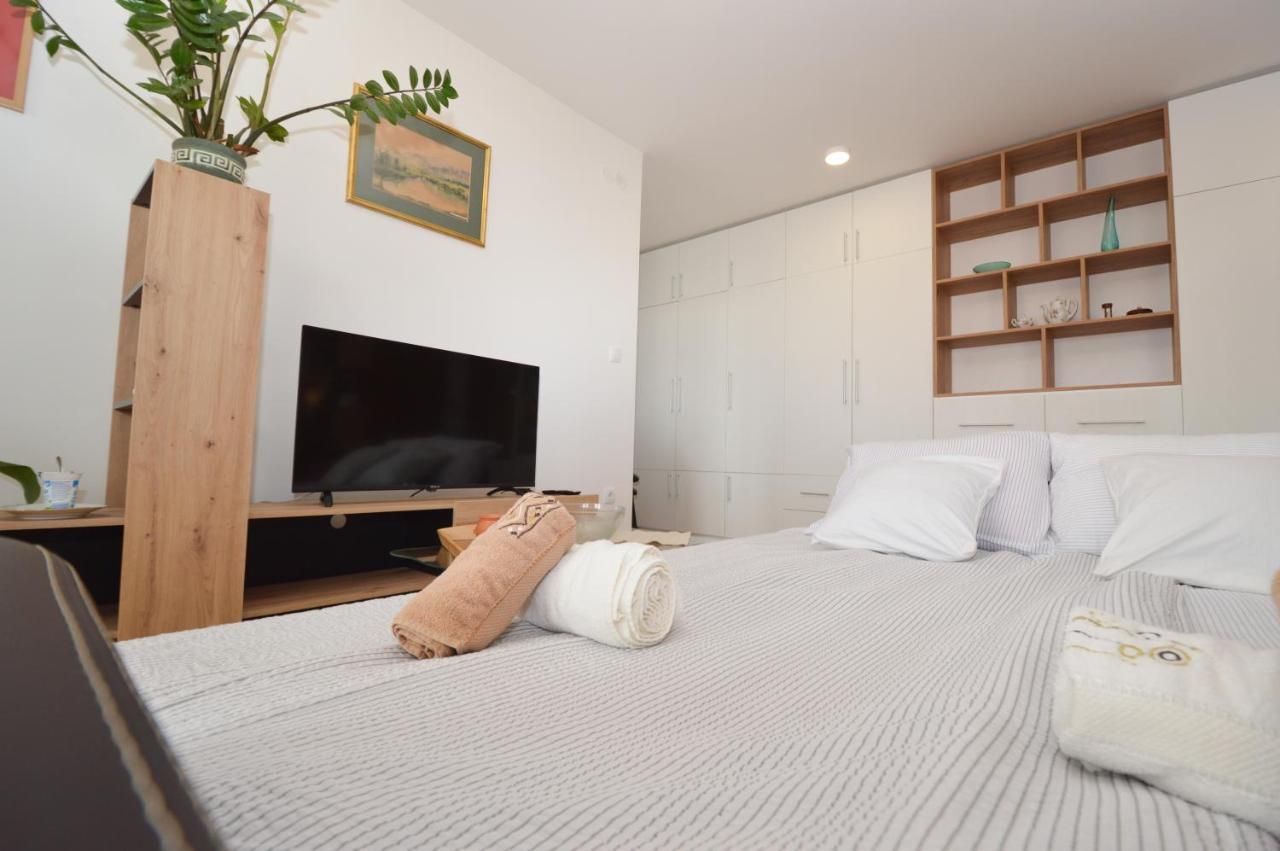 Shine24 - Spacious&bright apartment - NEW Novi Sad Exterior foto